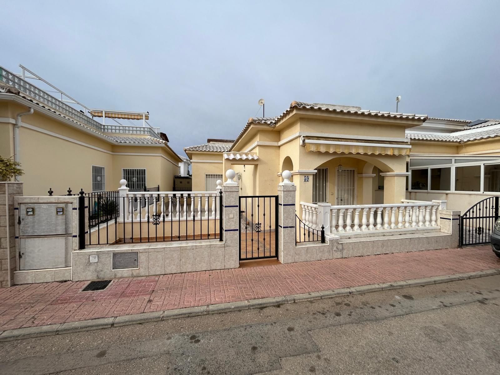 Casa adosada en Torrevieja, venta